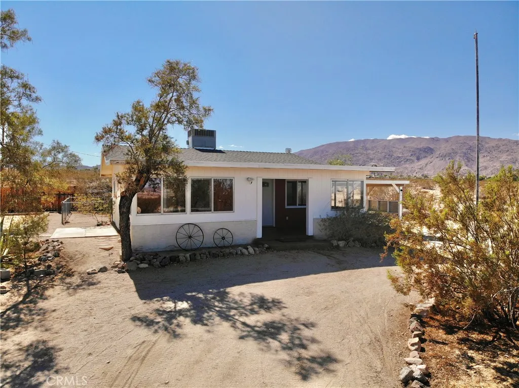 75127 Mayfair, Twentynine Palms, California 92277 home-pic-2