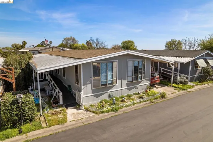 Manufactured / mobile home with an attached carport