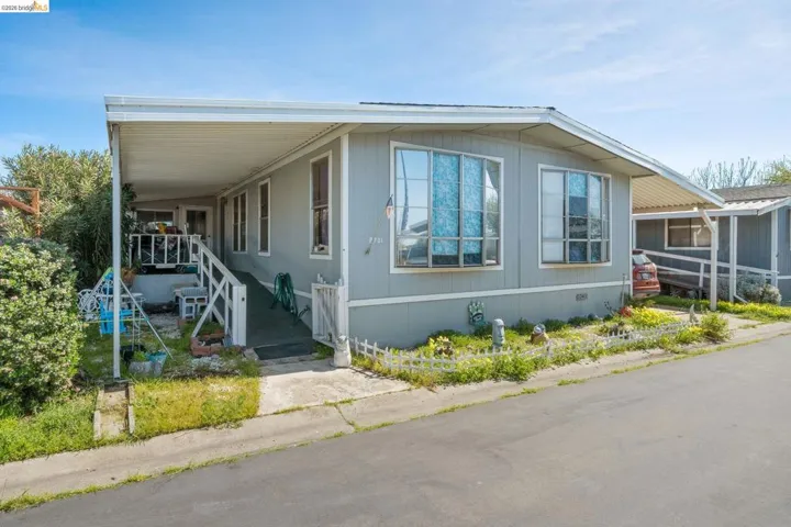 View of side of home