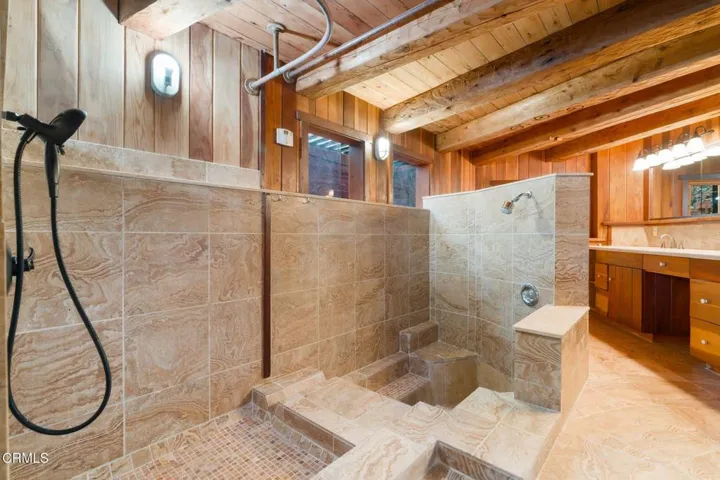 2 Showers