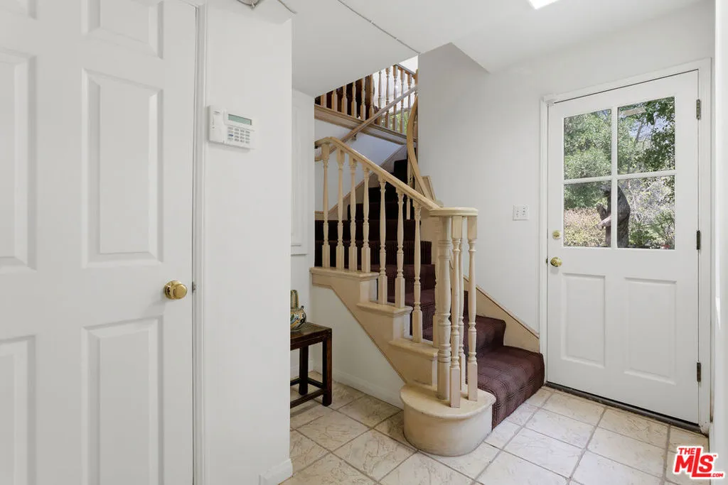 172 S Woodburn Drive, Los Angeles, California 90049 home-pic-13