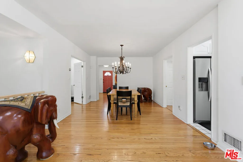 172 S Woodburn Drive, Los Angeles, California 90049 home-pic-5