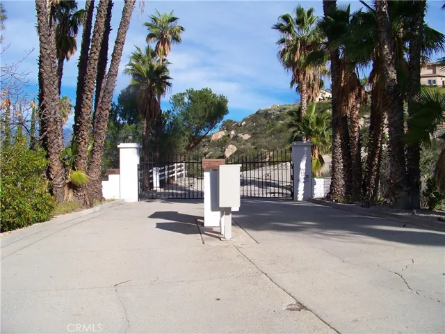 upper gate