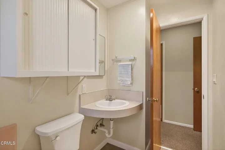 22-web-or-mls-UpmarketMedia-1172Oak-061