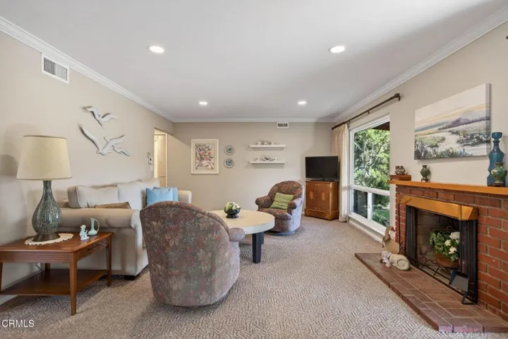 8-web-or-mls-UpmarketMedia-1172Oak-050