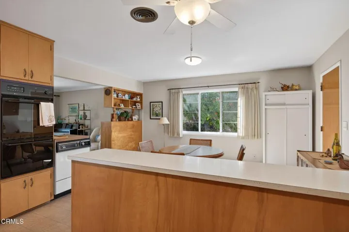 16-web-or-mls-UpmarketMedia-1172Oak-022