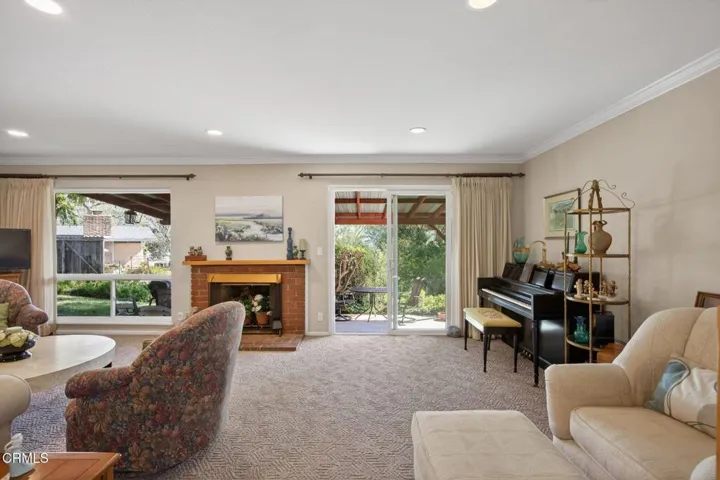 9-web-or-mls-UpmarketMedia-1172Oak-044