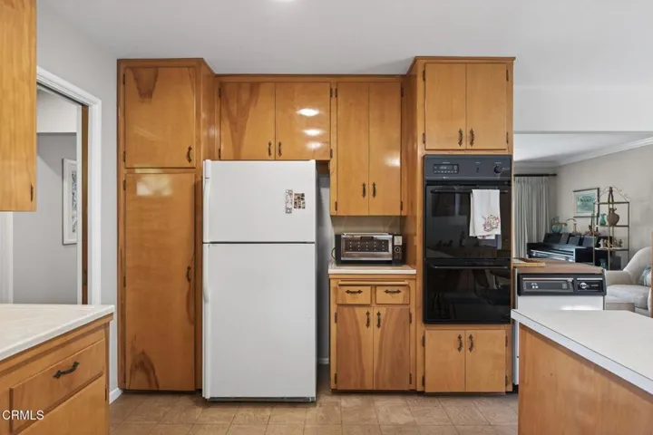 15-web-or-mls-UpmarketMedia-1172Oak-016
