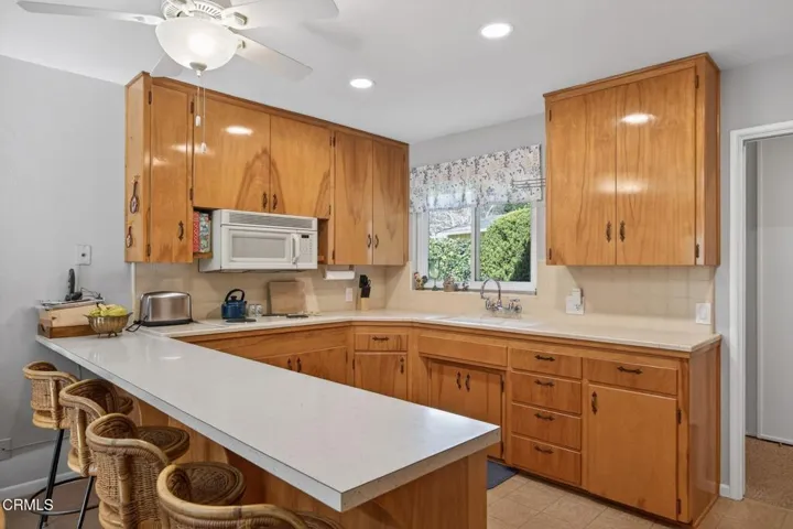 13-web-or-mls-UpmarketMedia-1172Oak-019