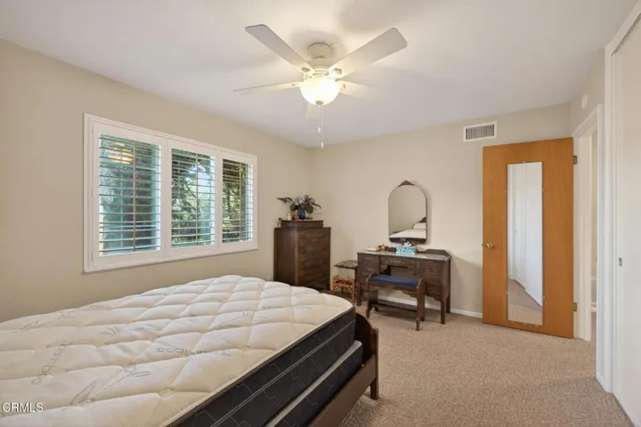 18-web-or-mls-UpmarketMedia-1172Oak-079