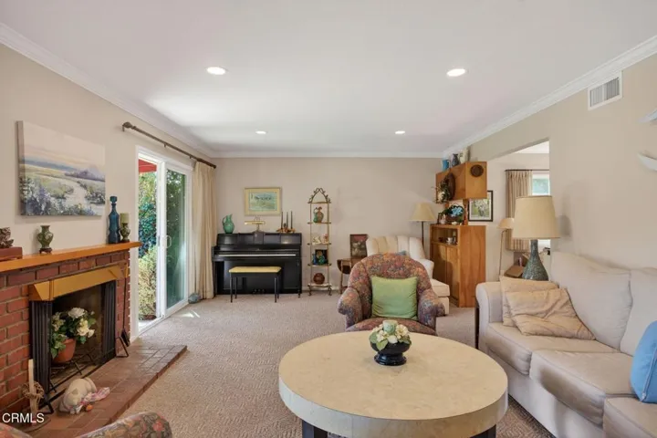 7-web-or-mls-UpmarketMedia-1172Oak-054