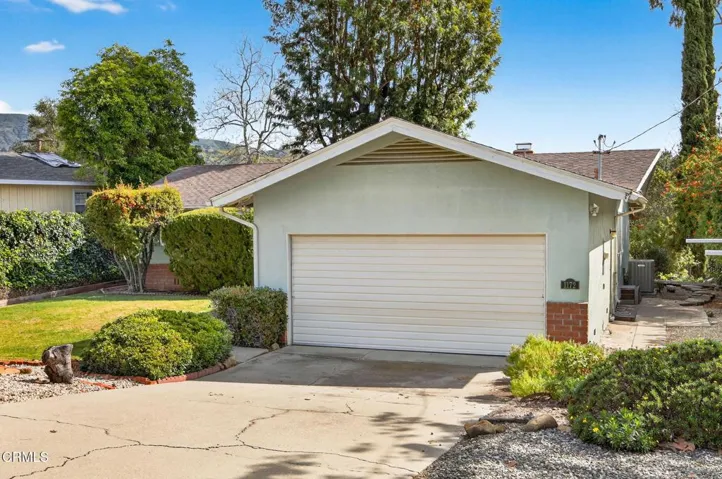 2-web-or-mls-UpmarketMedia-1172Oak-002