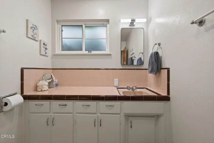 19-web-or-mls-UpmarketMedia-1172Oak-066