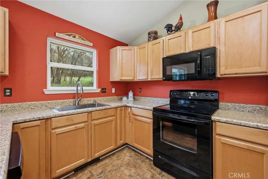 Electric range and conveniently located microwave hood.