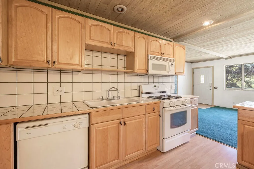 151 Vista, Sugarloaf, California 92386 home-pic-5