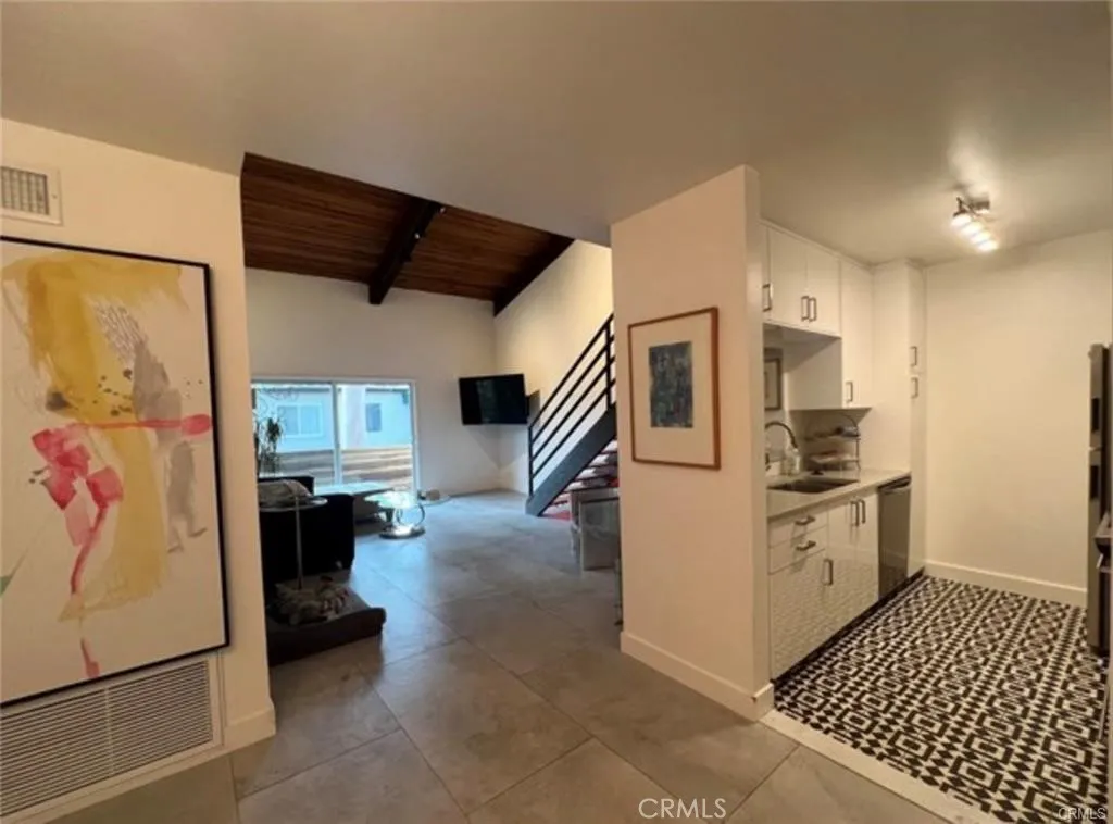 5460 White Oak A305, Encino, California 91316 home-pic-3
