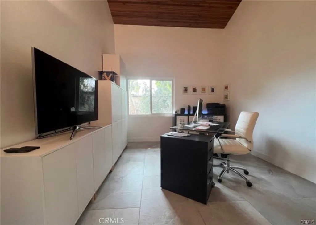 5460 White Oak A305, Encino, California 91316 home-pic-7