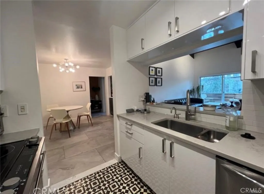 5460 White Oak A305, Encino, California 91316 home-pic-10