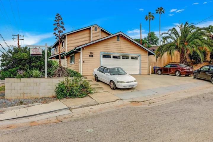 Driveway has room for Trailer, Boat, RV, or?