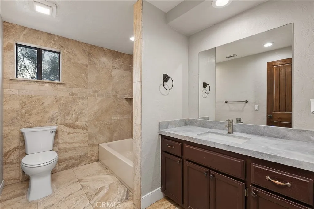 18434 Ramona View Drive, Ramona, California 92065 home-pic-31