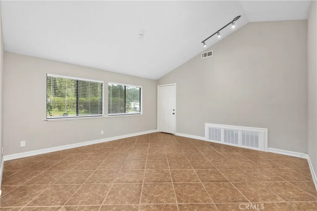 18434 Ramona View Drive, Ramona, California 92065 home-pic-18