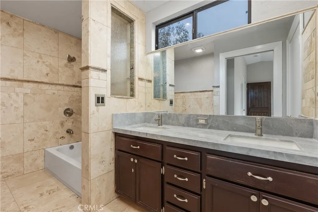 18434 Ramona View Drive, Ramona, California 92065 home-pic-27