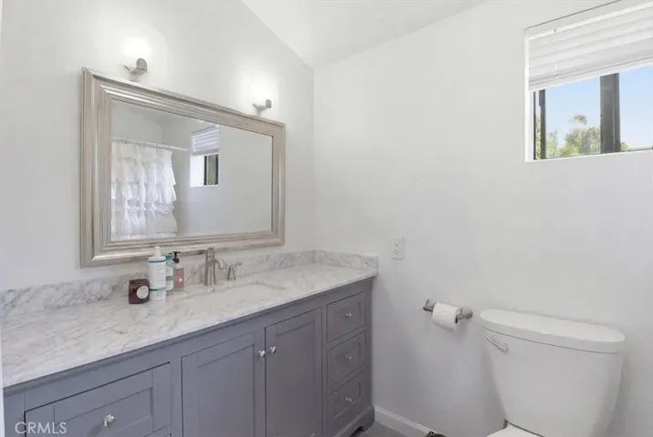 Back Unit 2 Bed/2 Bath
