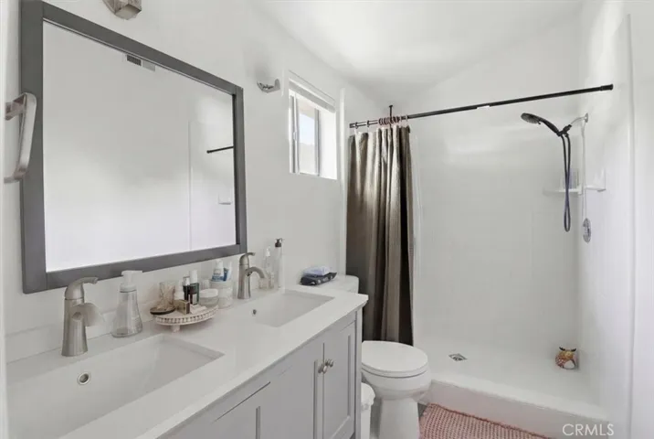 Back Unit 2 Bed/2 Bath