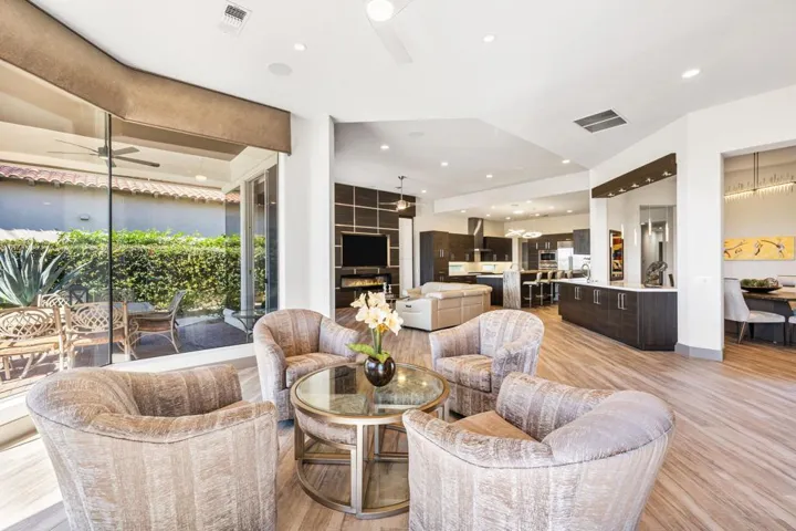 86-web-or-mls-8M4A4100