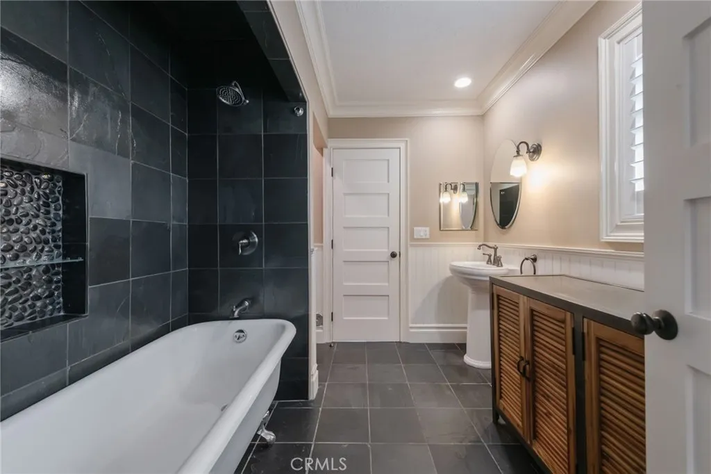 5433 W 134th Place, Hawthorne, California 90250 home-pic-21
