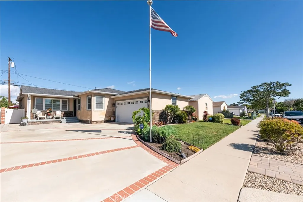5433 W 134th Place, Hawthorne, California 90250 home-pic-1