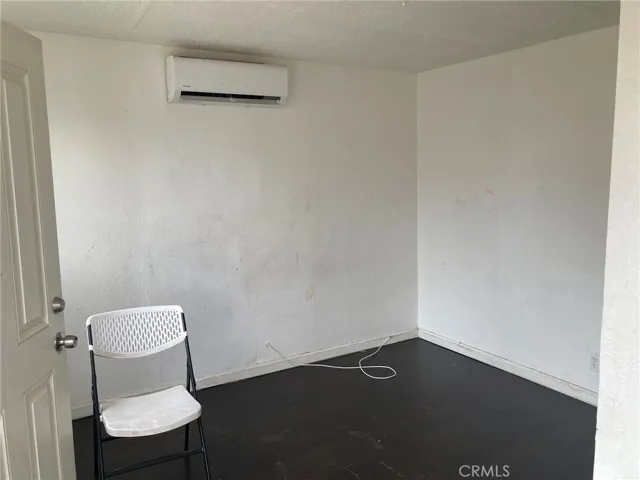 Unit 1 (back unit) - living rm/Bdrm (Studio Apartment)