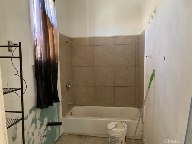 Unit 2 (front unit) - Bathroom closer view of tub area
