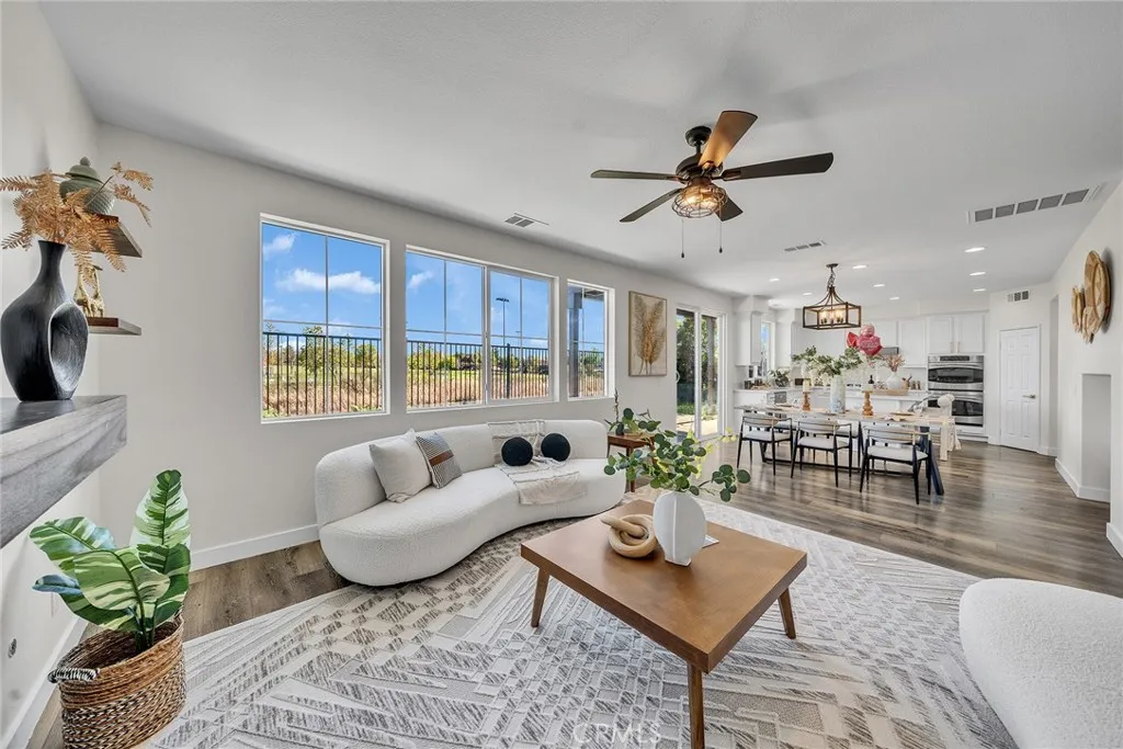 35640 Sainte Foy, Murrieta, California 92563 home-pic-10