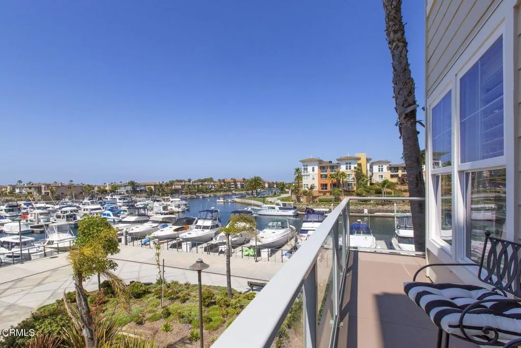 1521 Windshore Way, Oxnard, California 93035 home-pic-2