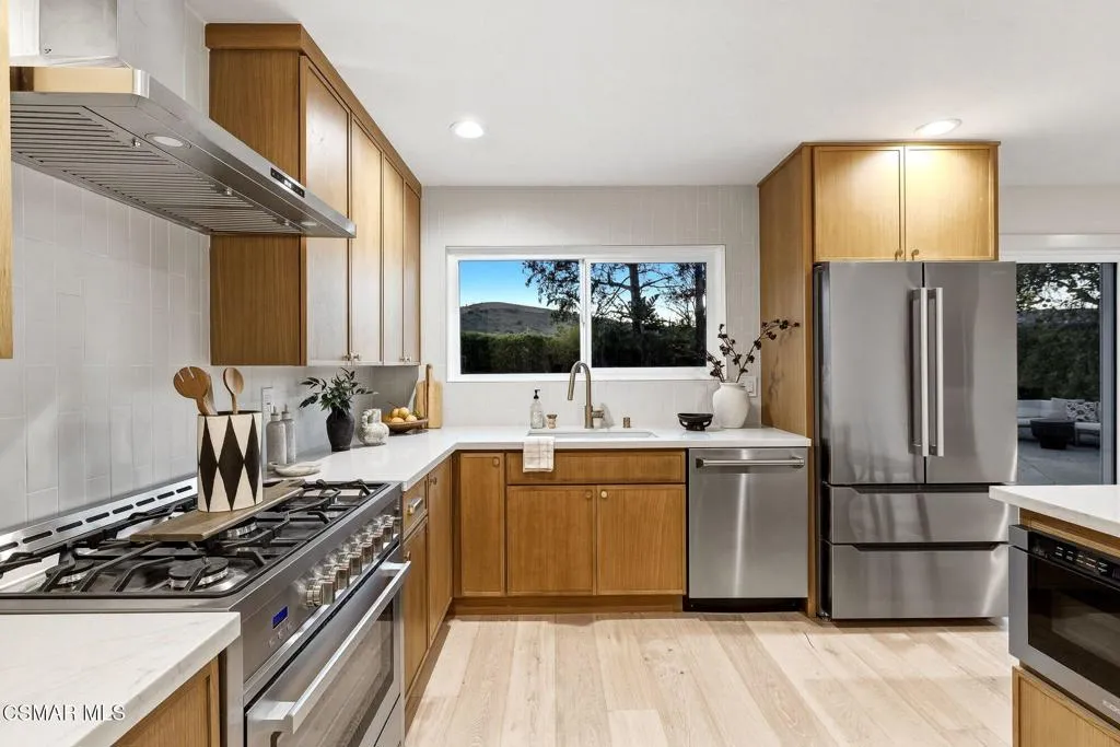 5525 Parkmor Road, Calabasas, California 91302 home-pic-3