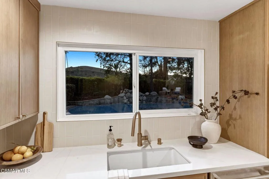 5525 Parkmor Road, Calabasas, California 91302 home-pic-10