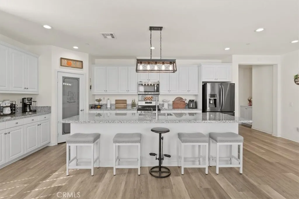 45064 43rd W, Lancaster, California 93536 home-pic-2