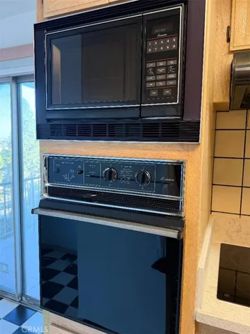 Microwave oven and Oven below