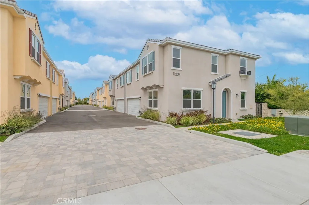 11237 Gladhill Road 3, Whittier, California 90604 home-pic-1