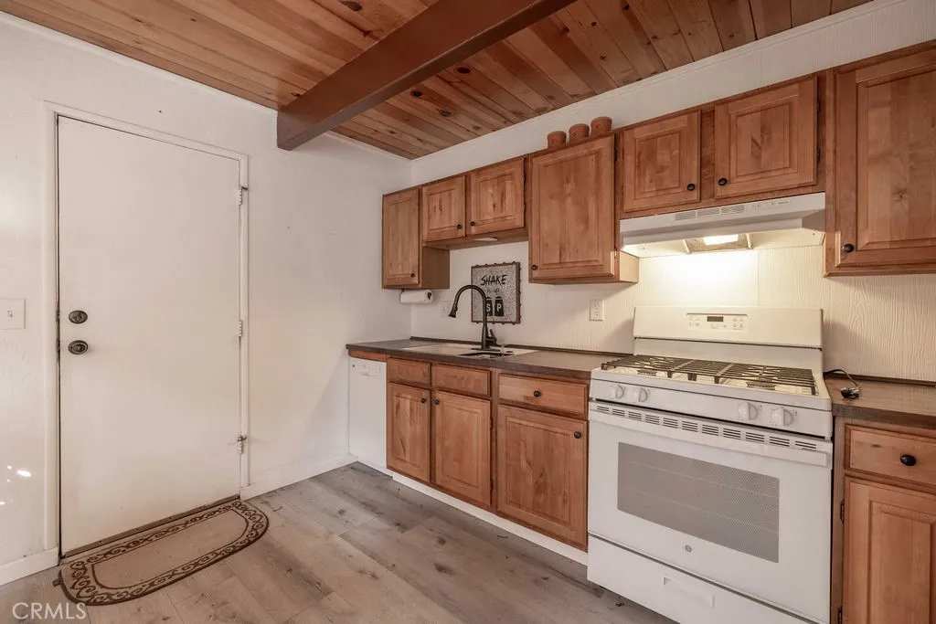 672 Holmes, Sugarloaf, California 92386 home-pic-13