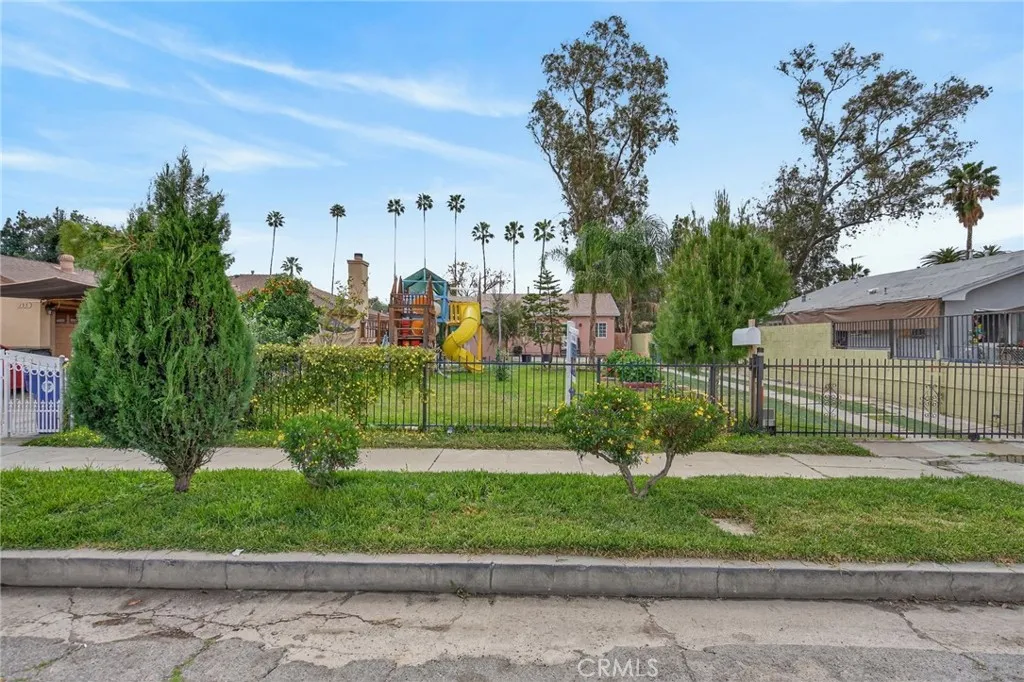 149 E 4th, San Bernardino, California 92410 home-pic-25