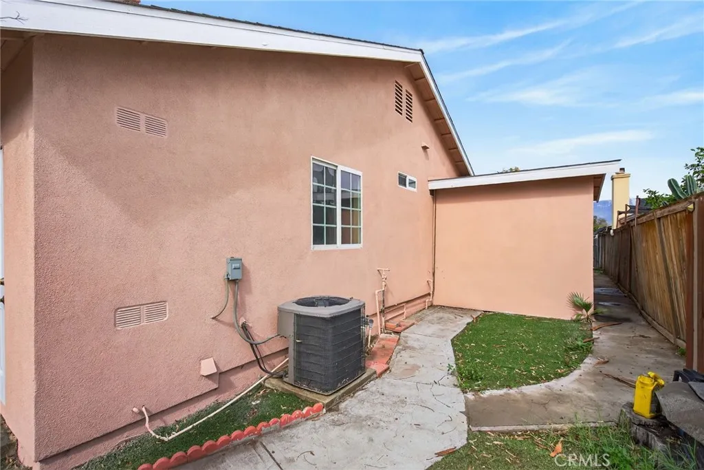 149 E 4th, San Bernardino, California 92410 home-pic-15