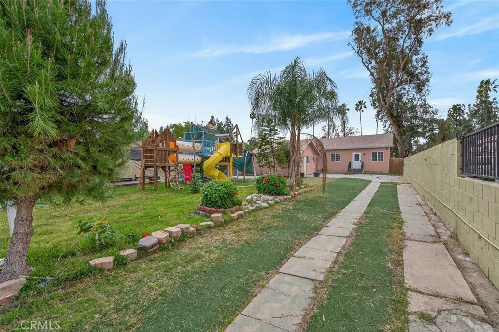 149 E 4th, San Bernardino, California 92410 home-pic-24
