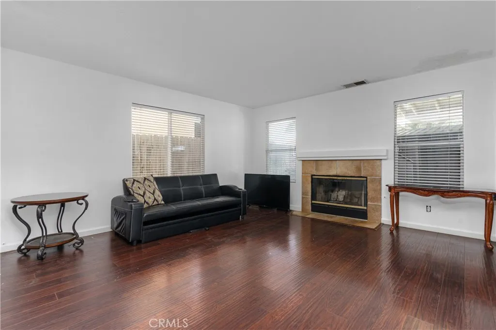 260 Mahogany, San Jacinto, California 92582 home-pic-3