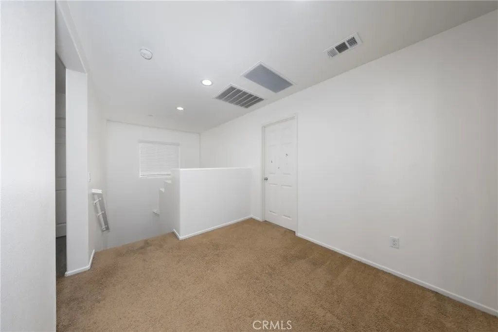 6949 Dewpoint Way, Fontana, California 92336 home-pic-17