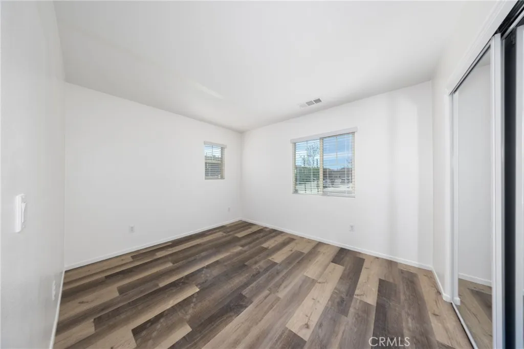 6949 Dewpoint Way, Fontana, California 92336 home-pic-15