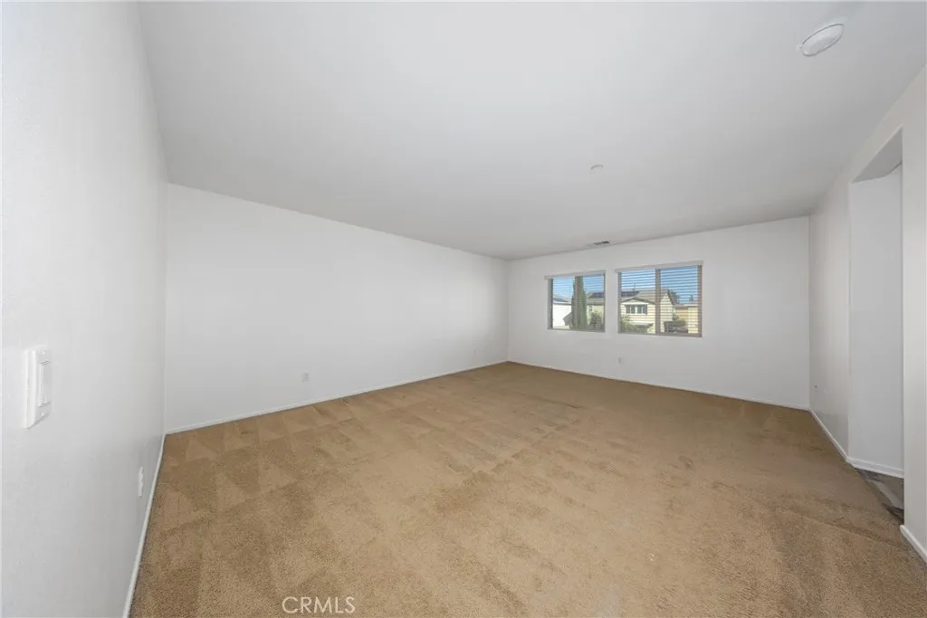 6949 Dewpoint Way, Fontana, California 92336 home-pic-22