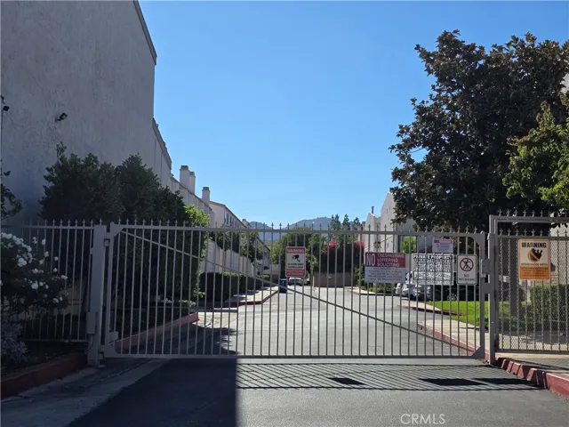 gate on the Idependence Ave