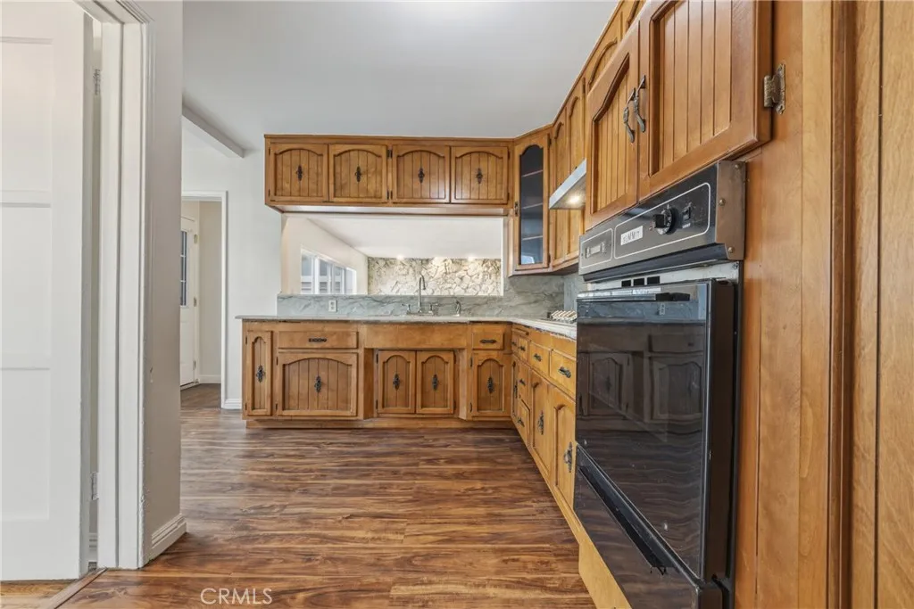 12029 Belhaven Street, Los Angeles, California 90059 home-pic-11